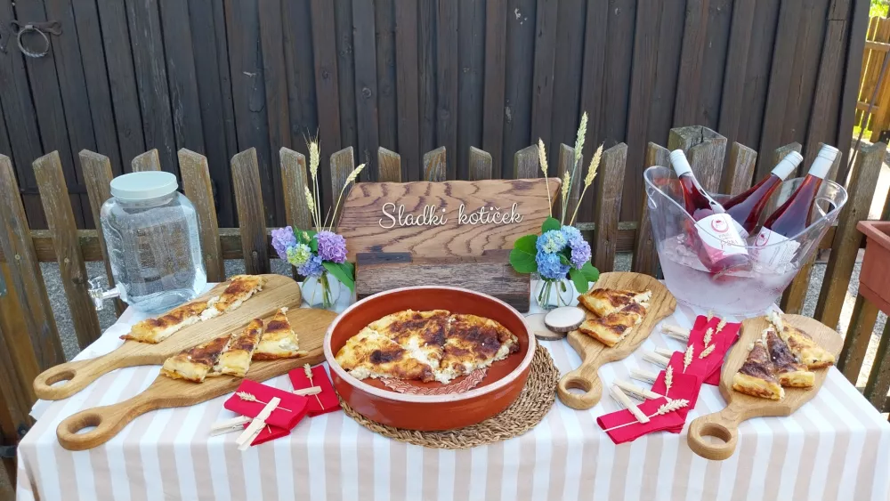 Gostoljubnost Prlekije se kaže na vsakem koraku. Tudi v pogači in jurki, ki jo ponudijo tukaj. F Vesna Levičnik