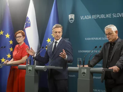 ministrica za kulturo dr. Asta Vrečko, predsednik vlade dr. Robert Golob, minister za gospodarstvo, turizem in šport Matjaž Han.28.05.2025 - Novinarska konferenca ob tretji obletnici dela aktualne vlade Foto: Luka Cjuha 