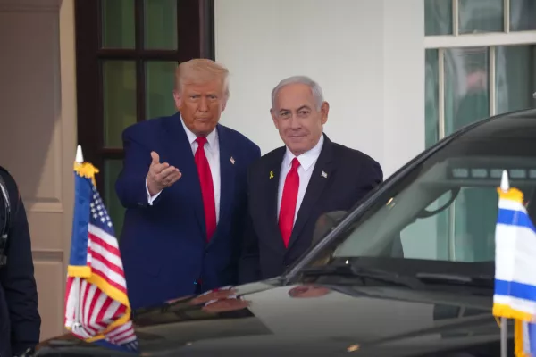 07 April 2025, US, Washington: US President Donald Trump (L) receives Israeli Prime Minister Benjamin Netanyahu at the White House. Photo: Andrew Leyden/ZUMA Press Wire/dpa
