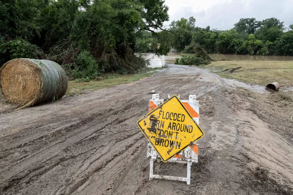 06 July 2025, US, Georgetown: A Low water sign placed at the entrance of a low water crossing from raging flood waters in Georgetown from the San Gabriel River in Georgetown, Texas. Photo: Mario Cantu/CSM via ZUMA Press Wire/dpa