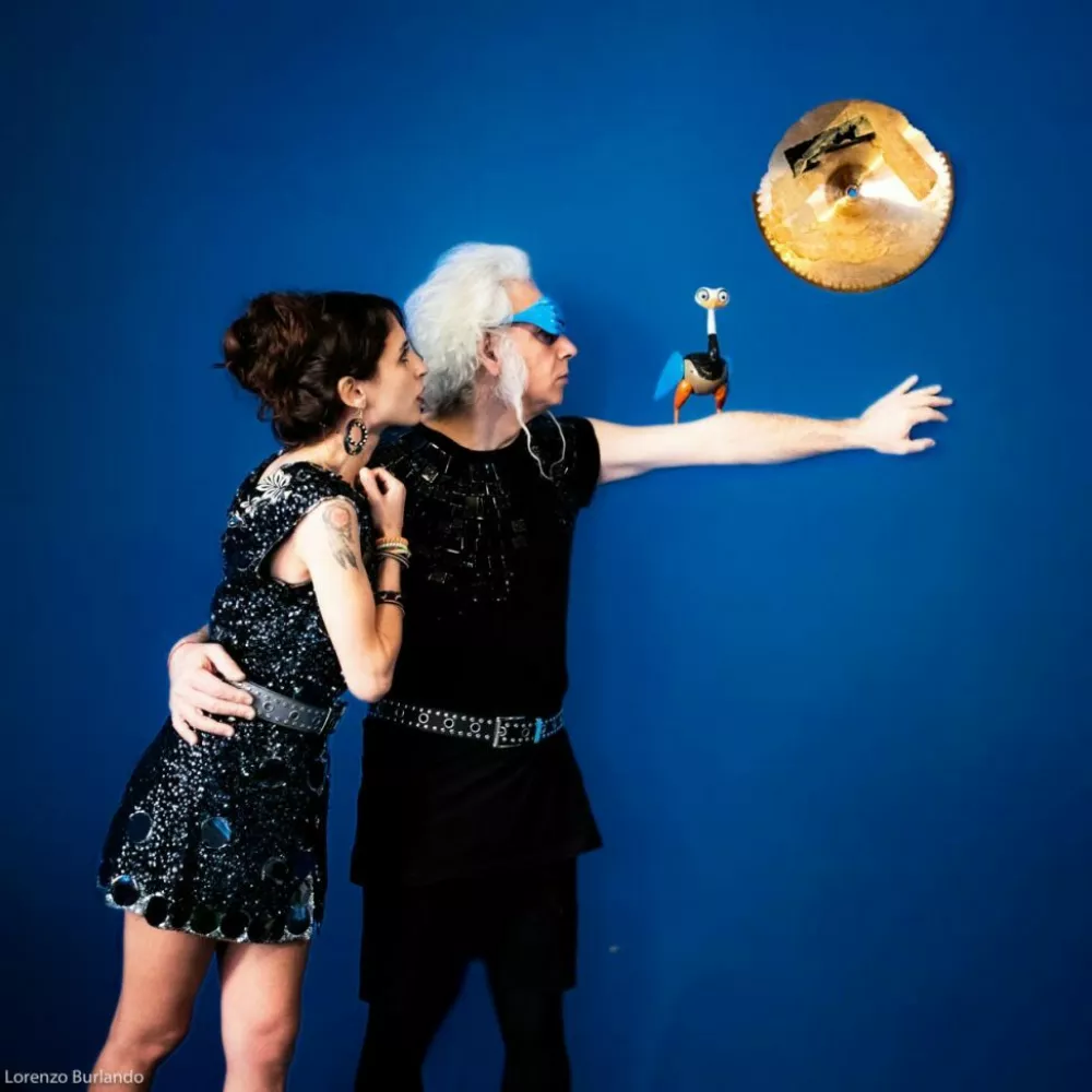 O prahu, času, odhajanjih in vrnitvah