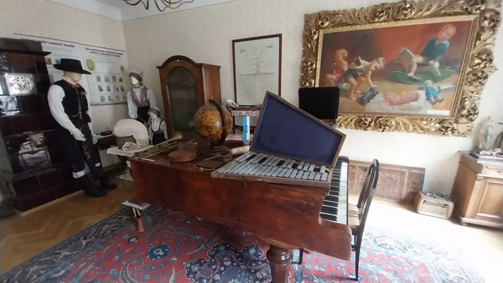 Od delujoče črne kuhinje do Plečnikovih sveč