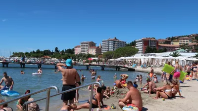 ﻿Portorož, poletna sezona 2020, slovenska obala, plaža, kopalci, centralna porotoroška plaža