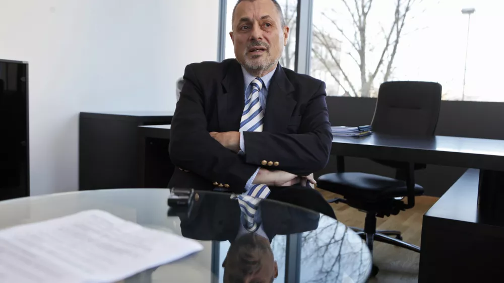 prof. dr. Peter Jambrek, pravnik, politik in sociolog, dekan Evropske pravne fakultete v Novi Gorici//FOTO: Luka CjuhaOPOMBA: ZA OBJAVO V PRILOGI – DNEVNIKOV OBJEKTIV - INTERVJU 2012