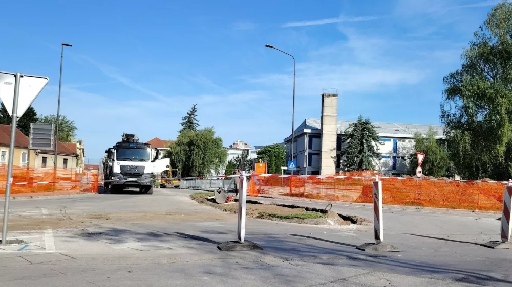 Začetek gradnje mostu pri nekdanjem celjskem Topru