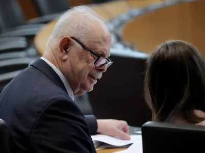 Ljubljana, DZ.Izredna seja DZ, na kateri so obravnavali novelo zakona o zdravstveni dejavnosti.Poslanec Svobode Miroslav Gregoric.