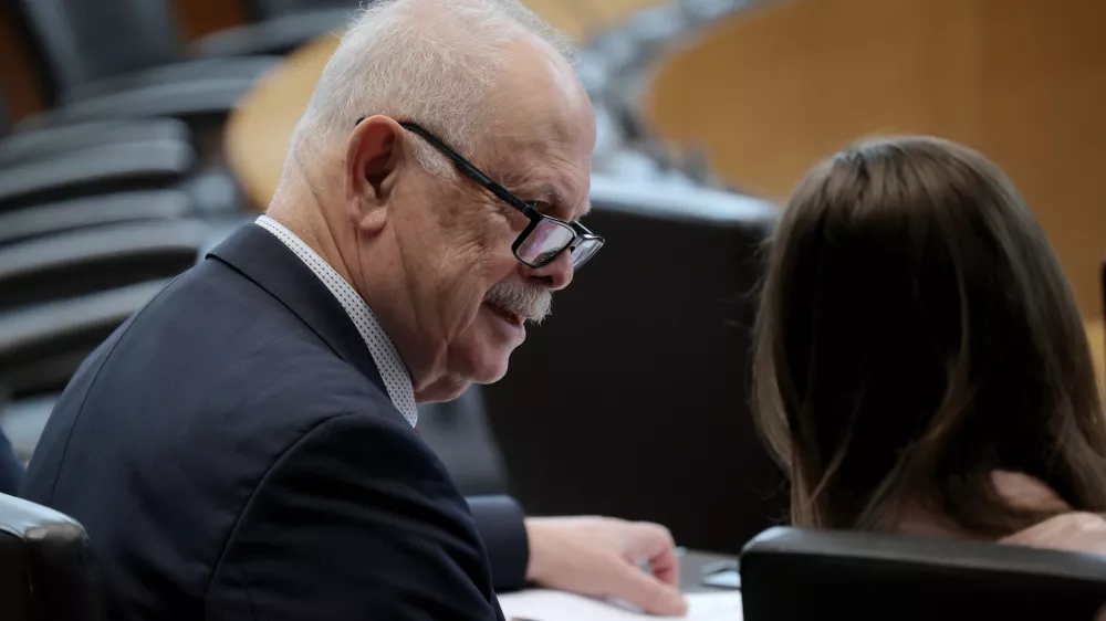 Ljubljana, DZ.Izredna seja DZ, na kateri so obravnavali novelo zakona o zdravstveni dejavnosti.Poslanec Svobode Miroslav Gregoric.