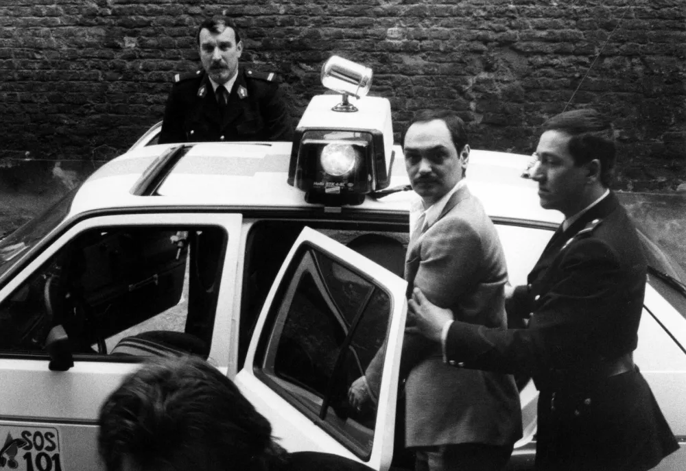 Fotografija iz leta 1988 ko so Michel Cocu, Michel Baudet, Adriano Vittorio, Jean Claude Estievenart in Kaci Bouaroudj sedli na zatožno klop. Zaradi pomanjkanja dokazov so sojenje prekinili. / Foto: Profimedia