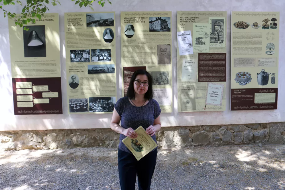 Poklon Feliciti Kalin&scaron;ek, skromni sestri in pionirki gospodinjskega izobraževanja