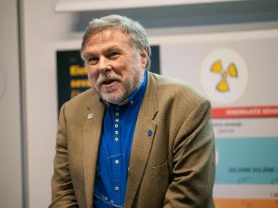 Dol pri Ljubljani, Reaktorski center Podgorica.Srecanje pred zacetkom Dnevov Jozefa Stefana (18. do 23. 3.) s pokusino astronavtskega zajtrka in ogledom reaktorja, predstavili so tudi dejavnost izobrazevalnega centra za jedrsko tehnologijo.Vodja odseka za reaktorsko tehniko Leon Cizelj. 