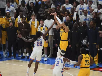 Tyres Haliburton (v rumenem) je ključni mož igre Indiane. 