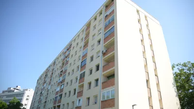 ﻿- 05.06.2014 - Celovška cesta 123-125-127 v Ljubljani - Šiška, - stanovanjska stavba - stanovanjski objekt, stanovanjsko naselje - stanovanja - blok -- nepremičnine   //FOTO: Tonja Bjelčevič