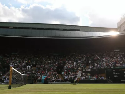 Tennis - Wimbledon - All England Lawn Tennis and Croquet Club, London, Britain - July 7, 2025 Ben Shelton of the U.S. in action during his round of 16 match against Italy's Lorenzo Sonego REUTERS/Isabel Infantes