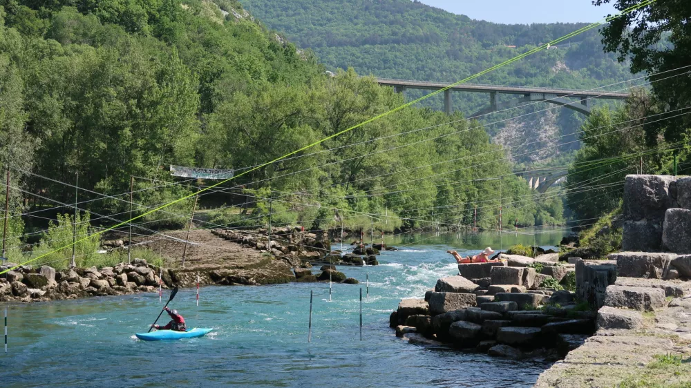 Soča, Solkan, stari jez, neuradno kopališče, kajak