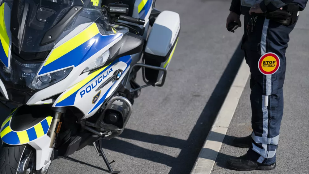 prometni nadzorpolicija - simbolična fotografijaprometna policijavarnost v prometupolicija na motorjihmotoristična policijaprehitri voznikiavtocestna policija08.04.2025 Policijski nadzor, počivališče PovodjeFOTO: Nik Erik Neubauer
