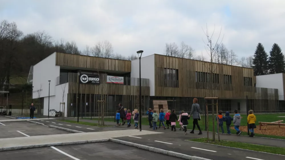 ﻿Nov vrtec Kamnitnik Škofja Loka.