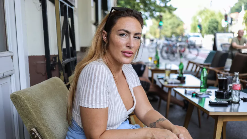 Senidah se ne počuti doma v nobeni jugoslovanski republiki. / Foto: Jaka Gasar