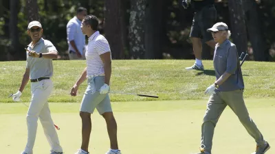 Barack Obama in Larry David leta 2015 med partijo golfa. / Foto: Profimedia 