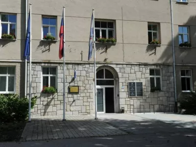 Zavod Jutro bo še izvajal oskrbo