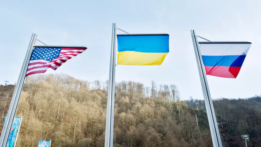 ﻿FILED - 10 March 2014, Russia, Sochi: (L-R) flags of the USA, Ukraine and Russia wave on their masts. Representatives of Russia have arrived in Geneva ahead of negotiations with the United States against the backdrop of the Ukraine crisis. Photo: picture alliance / dpa