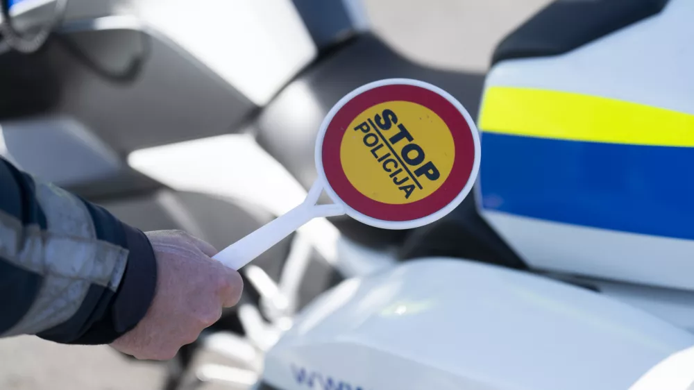 prometni nadzorpolicija - simbolična fotografijaprometna policijavarnost v prometupolicija na motorjihmotoristična policijaprehitri voznikiavtocestna policija08.04.2025 Policijski nadzor, počivališče PovodjeFOTO: Nik Erik Neubauer