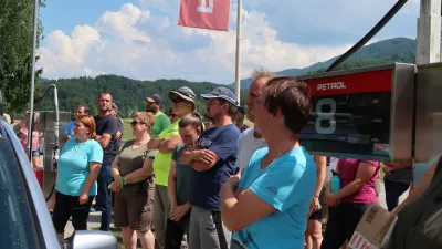 Črni Vrh nad Idrijo, bencinski servis Petrol, protest ob zaprtju