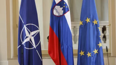 ﻿- protokol - zastava - NATO - slovenska - evropska - EU//FOTO: Tomaž Skale