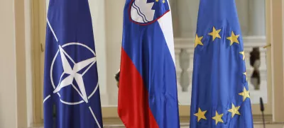 ﻿- protokol - zastava - NATO - slovenska - evropska - EU//FOTO: Tomaž Skale