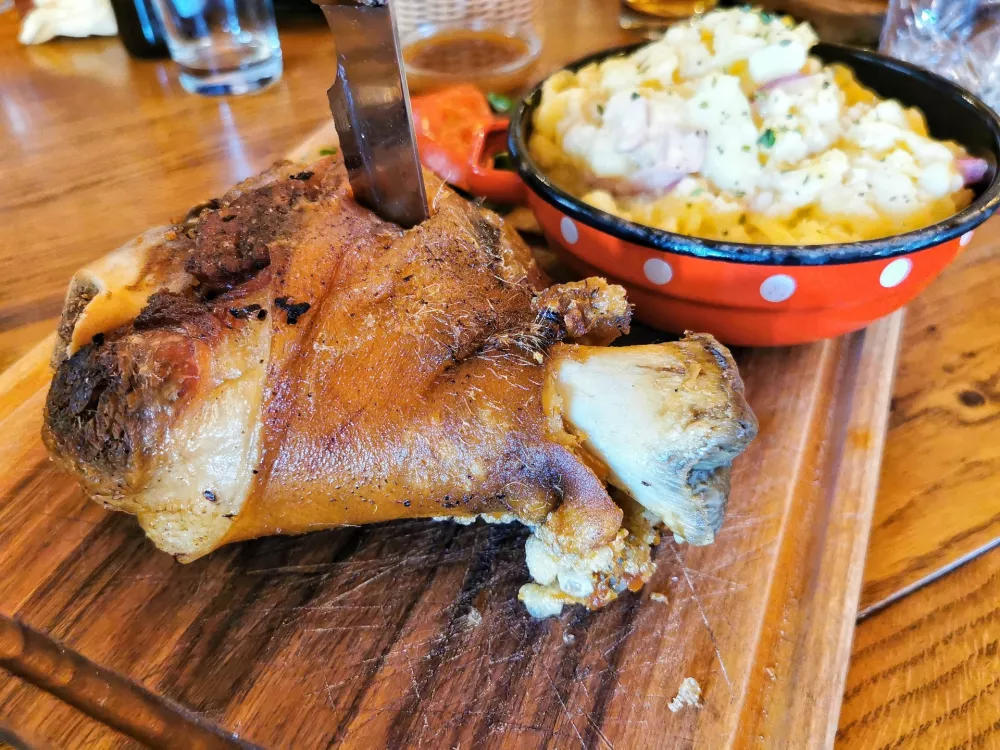 Slabo očiščena svinjska krača