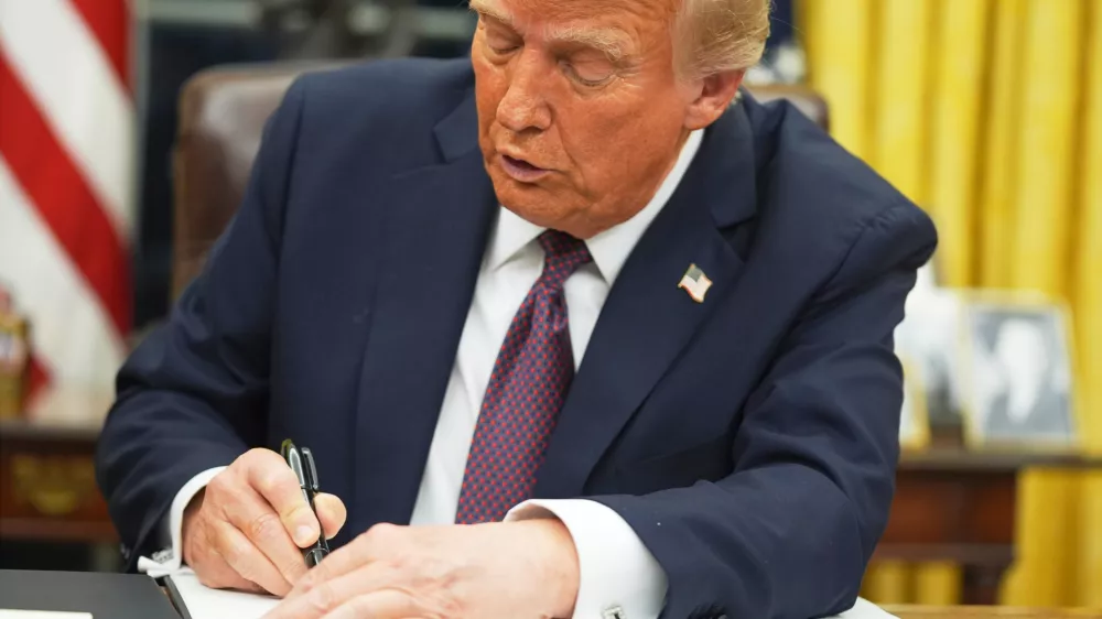 FILE - President Donald Trump signs an executive order on birthright citizenship in the Oval Office of the White House in Washington, Jan. 20, 2025. (AP Photo/Evan Vucci, File)