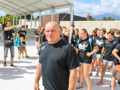 ﻿24.08.2016. Brezjetrener celjskega kluba Sankaku in strokovni direktor slovenske reprezentance Marjan Fabjan med obljubljenim romanjem med Lopato in Brezjem je prišel na cilj na Brezjefoto: Bojan Velikonja