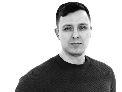 Anže Lebinger- Redakcija Dnevnik 2024 - portreti za komentarje in kolumne - kolumnisti - komentatorji – novinarji - //FOTO: Tomaž Skale