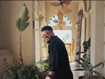 Na tiktoku je objavljal krajše posnetke s komentarji in viralnimi šalami.