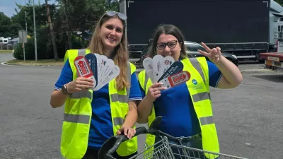 Na AVP so v sklopu preventivne akcije Varno v poletje na 14 glavnih avtocestnih počivališčih voznikom razdelili okoli 3900 plastenk vode. 