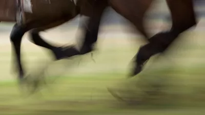 Spolni napad trenerja jahanja: Življenje žrtev je “na čakanju”