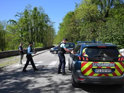 25 April 2025, France, La Grand-Combe: French gendarmes block the access road to a street in La Grand-Combe after a Muslim worshipper was stabbed to death in the local mosque. Photo: Sylvain Thomas/AFP/dpa