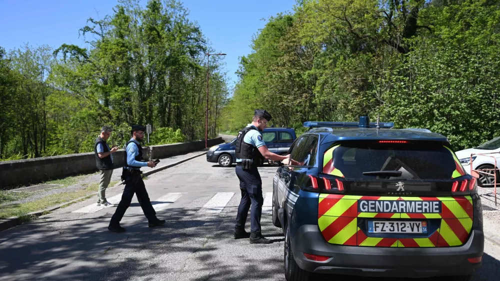 25 April 2025, France, La Grand-Combe: French gendarmes block the access road to a street in La Grand-Combe after a Muslim worshipper was stabbed to death in the local mosque. Photo: Sylvain Thomas/AFP/dpa