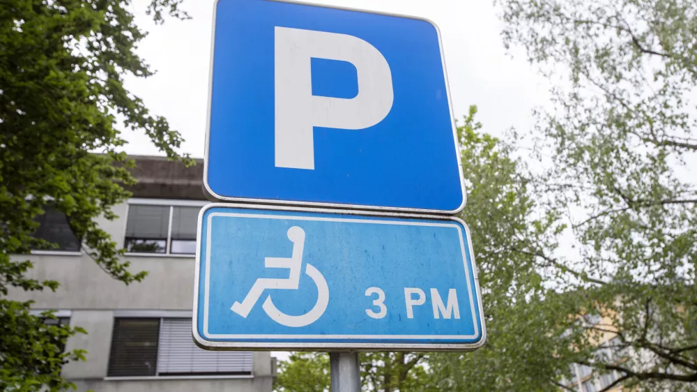 ﻿- 28.05.2019 - parkirno mesto za invalide - parkirišče invalidi – parkiranje //FOTO: Matjaž Rušt