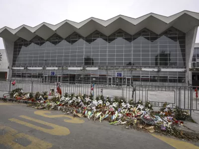 16.2.2025 - Novi sad Srbija - Železniška postaja - podrti nadstrešekFoto: Luka Cjuha