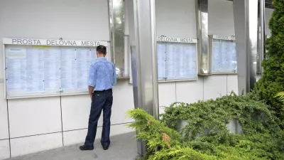 - Zavod RS za zaposlovanje, oglasna tabla - prosta delovna mesta, brezposelnost, Parmova ulica 32 //FOTO: Tomaž Zajelšnik / Foto: Tomaž Zajelšnik