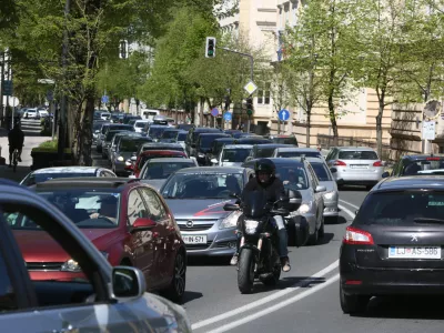 ﻿?- 20.04.2018 - Roška cesta, prometni zastoj gneča, promet zapora Hradeckega cesta//FOTO: Luka Cjuha.