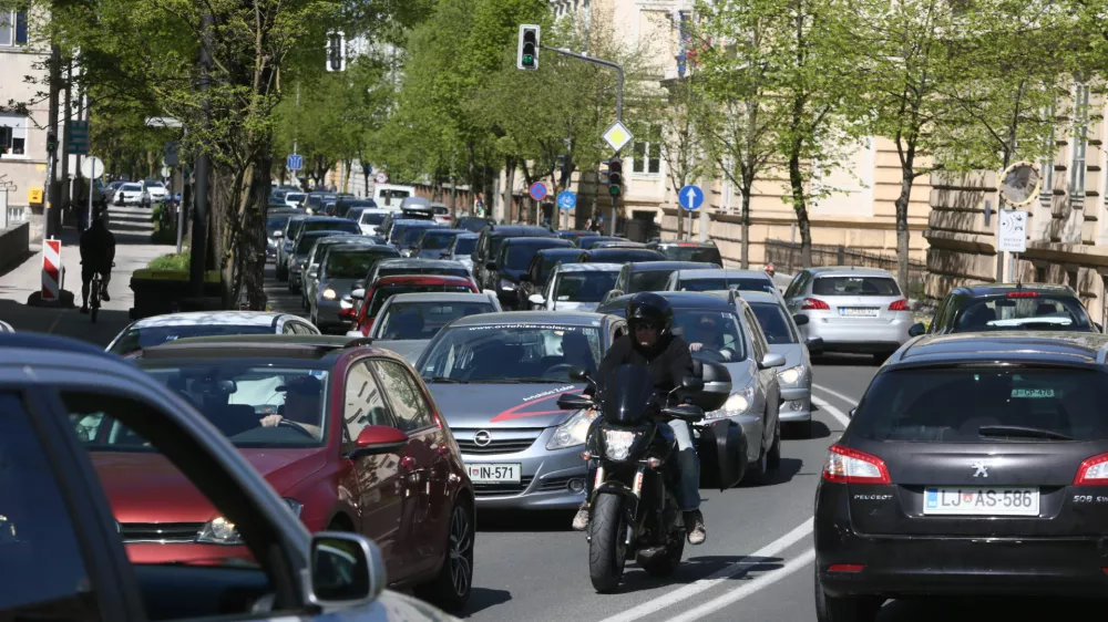 ﻿?- 20.04.2018 - Roška cesta, prometni zastoj gneča, promet zapora Hradeckega cesta//FOTO: Luka Cjuha.
