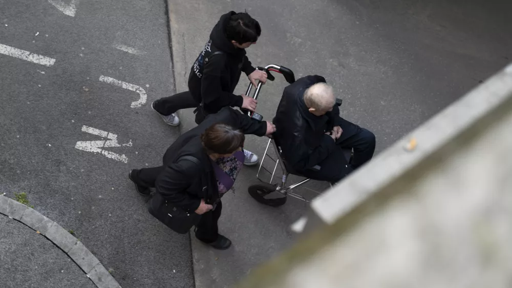 Dolgotrajna oskrba: Kljub temu, da sistem še ne deluje, prispevek že pobirajo