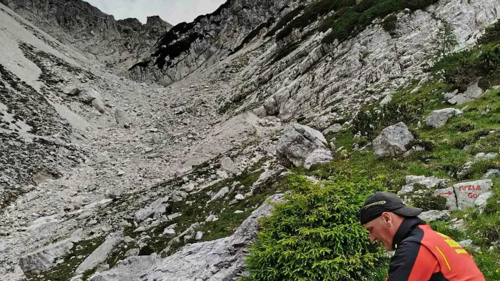 reševalna akcija ponesrečena alpinista