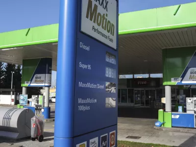 ﻿- digitalna tabla z aktualno ceno goriva -- 03.11.2020 - Bencinski servis OMV MaxxMotion - prosto določanje cen naftnih derivatov od 1.oktobra 2020 - bencinska črpalka - cene goriv //FOTO: Jaka Gasar