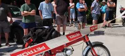 Črni Vrh nad Idrijo, bencinski servis Petrol, protest ob zaprtju