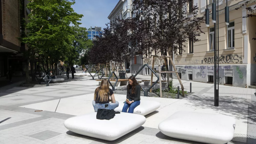 26.05.2025 - Čufarjeva ulica - skulptureFoto: Luka Cjuha