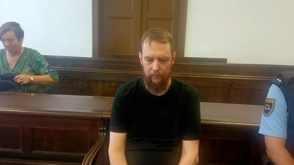 Za grožnje sodniku, ki so mu zažgali hišo, krivi opustitev zdravil