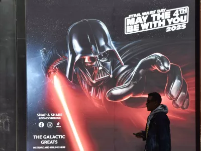 Darth Vader je eden najbolj ikoničnih likov na filmskem platnu. Njegova sablja pa tudi. / Foto: Profimedia