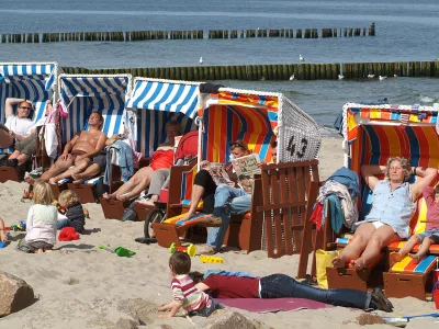 Dr. Anna Björn predlaga opravljanje male potrebe le na kopnem. Na fotografiji je plaža ob Baltskem morju. / Foto: AP